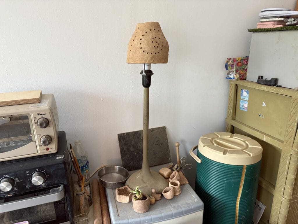 The ferticlay lampshade, above little ferticlay pots. Photo courtesy of Xueting-EcoCupid.