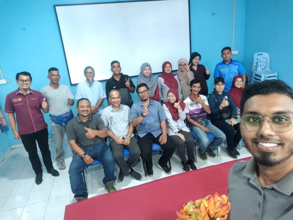 AquaTech took a wefie with the breeders. Photo courtesy of AquaTech.