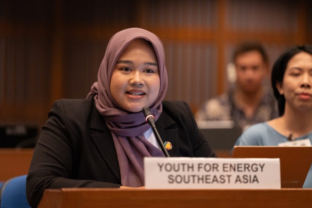 Amira Bilqis representing Youth for Energy Southeast Asia in a forum. Photo Courtesy of Y4E-SEA.